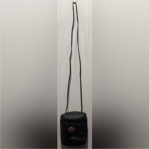 Caggiano Elegant Black Leather Crossbody Bag